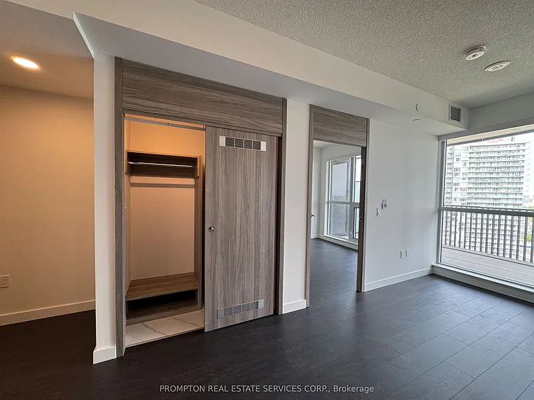 18 Esther Shiner Blvd #2012 — Photo 7
