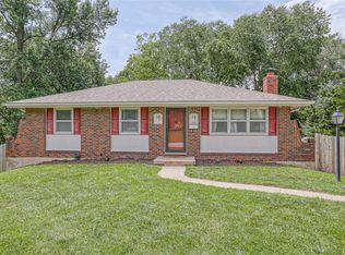 208 Queen Ridge Dr, Independence, MO 64050