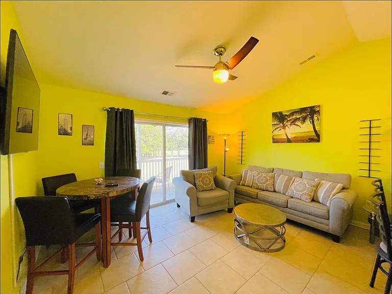 581 Blue River Ct #H — Photo 8