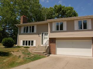 1693 Covington Ln, Eagan, MN 55122