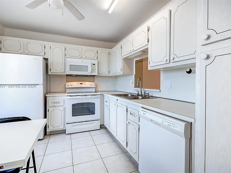 301 NE 14th Ave #702 — Photo 33