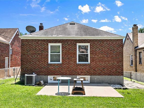 5th image of 7057 Plainview Ave