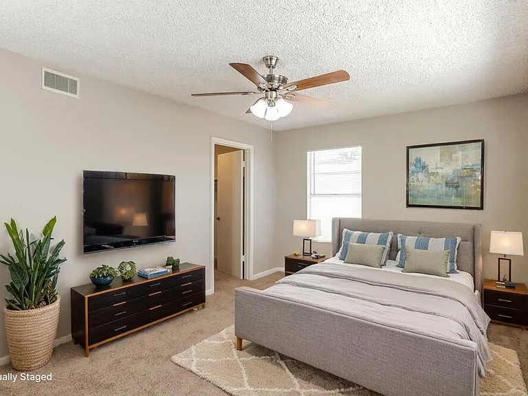 1420 E Topeka Dr — Photo 12