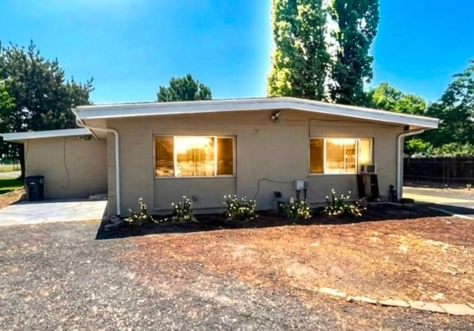 Charming 2BR Duplex in Moses Lake — Photo 1