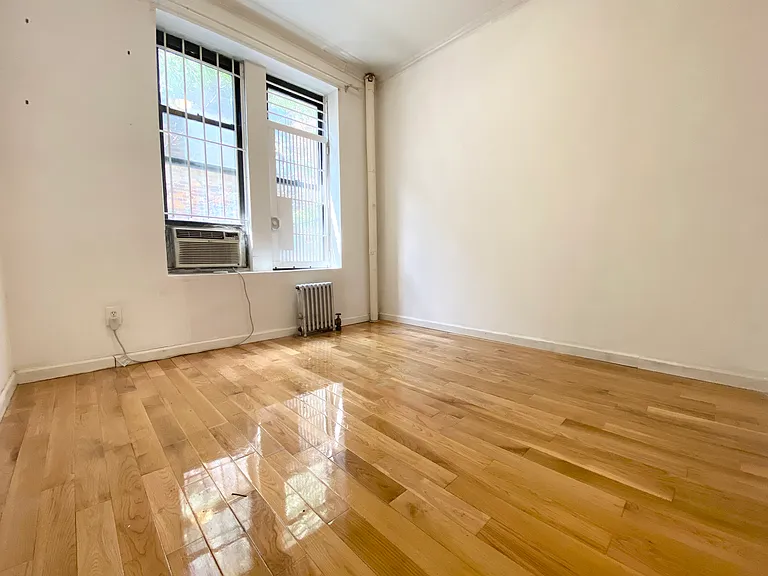 442 3rd Ave #3E — Photo 4