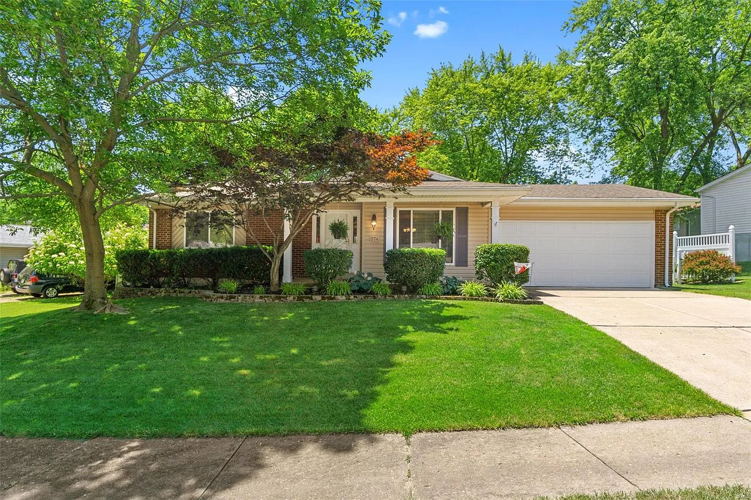 574 Goldwood Dr photo 1
