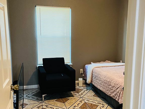 5th image of 5306 Jewel St #2