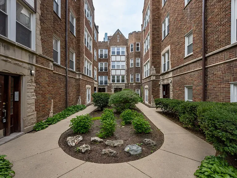 2081 W Lunt Ave #K3 — Photo 16