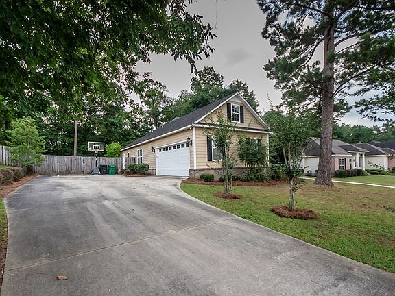 3rd image of 3625 Victoria Dr