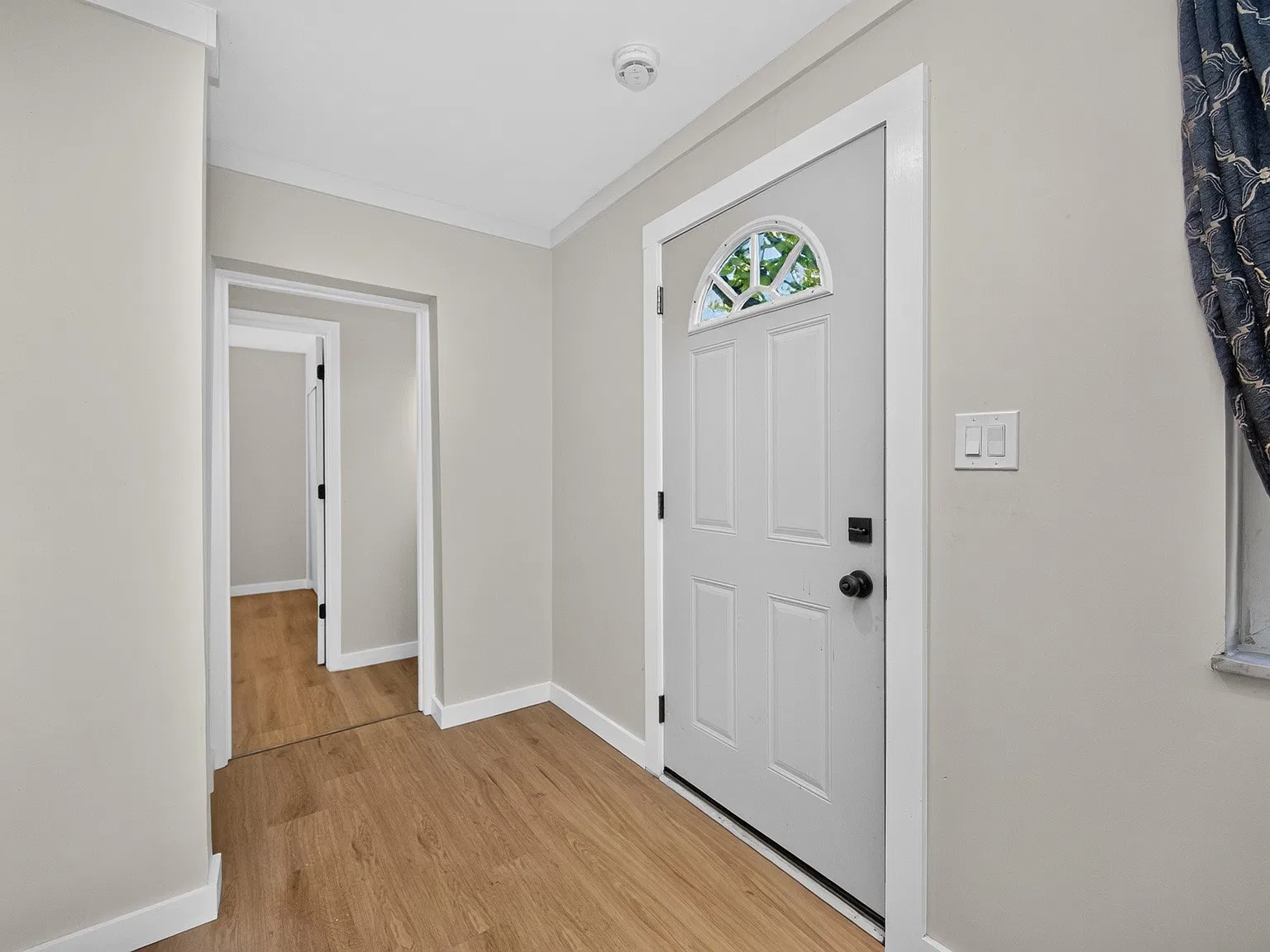 3 bed, 800 sqft, $2,000 — Photo 3