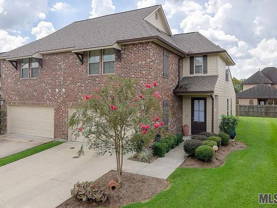 1st image of 18177 Pinehurst Dr