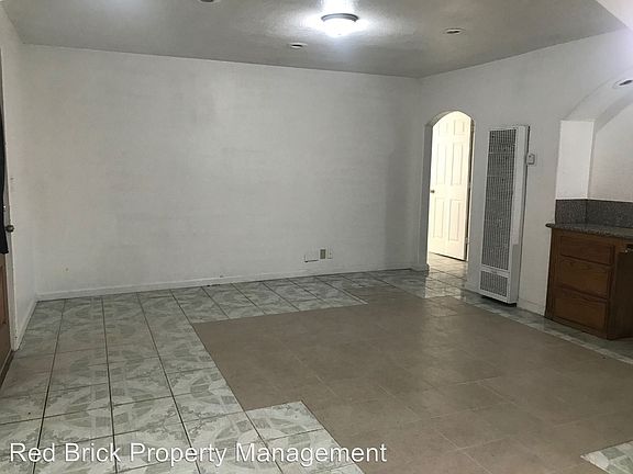 3rd image of 1015 E Lincoln Ave