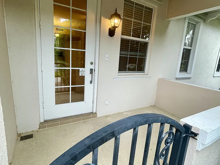 1649 Napoli Dr W #1649 — Photo 2