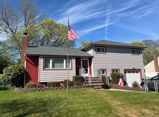 65 Thoreau Road, North Babylon, NY 11703