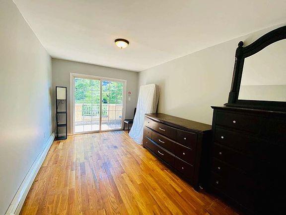 3rd image of 81 Hart St #2C