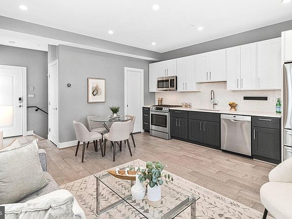 3rd image of 700 16th St NE Unit 2