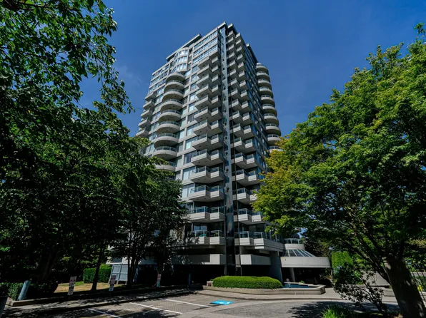 13353 108th Ave #806, Surrey, BC V3T 5T5