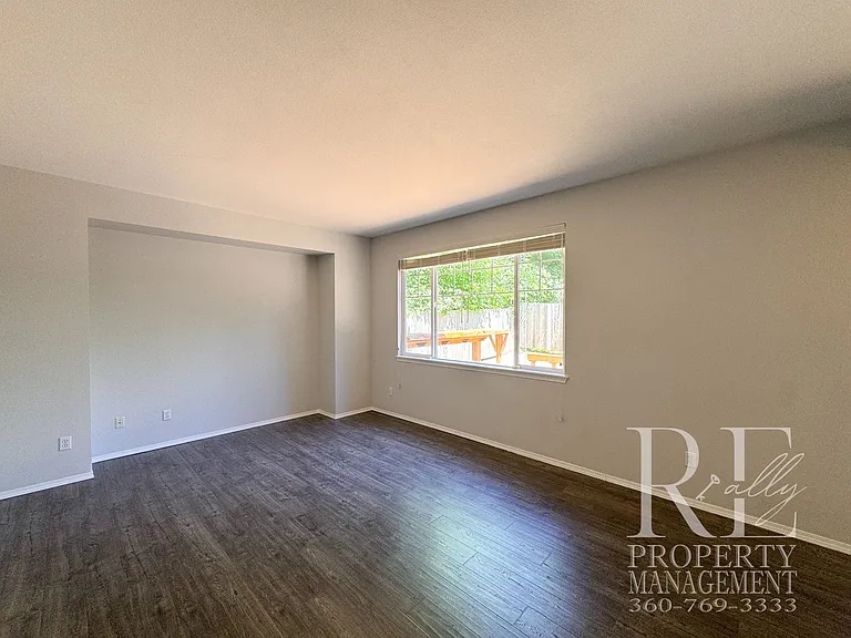 7070 Engine Ln NE — Photo 21