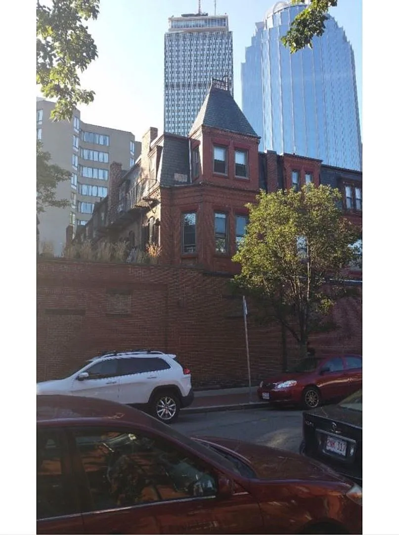 Building Photo - 93 Saint Botolph St #D1