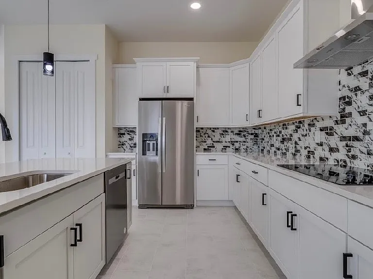 141 SW 37th Pl — Photo 11