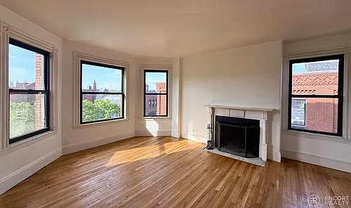 16 Davis Ave #10 Photo 1