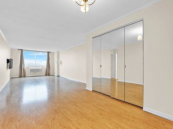5th image of 118-18 Union Tpke APT 17E