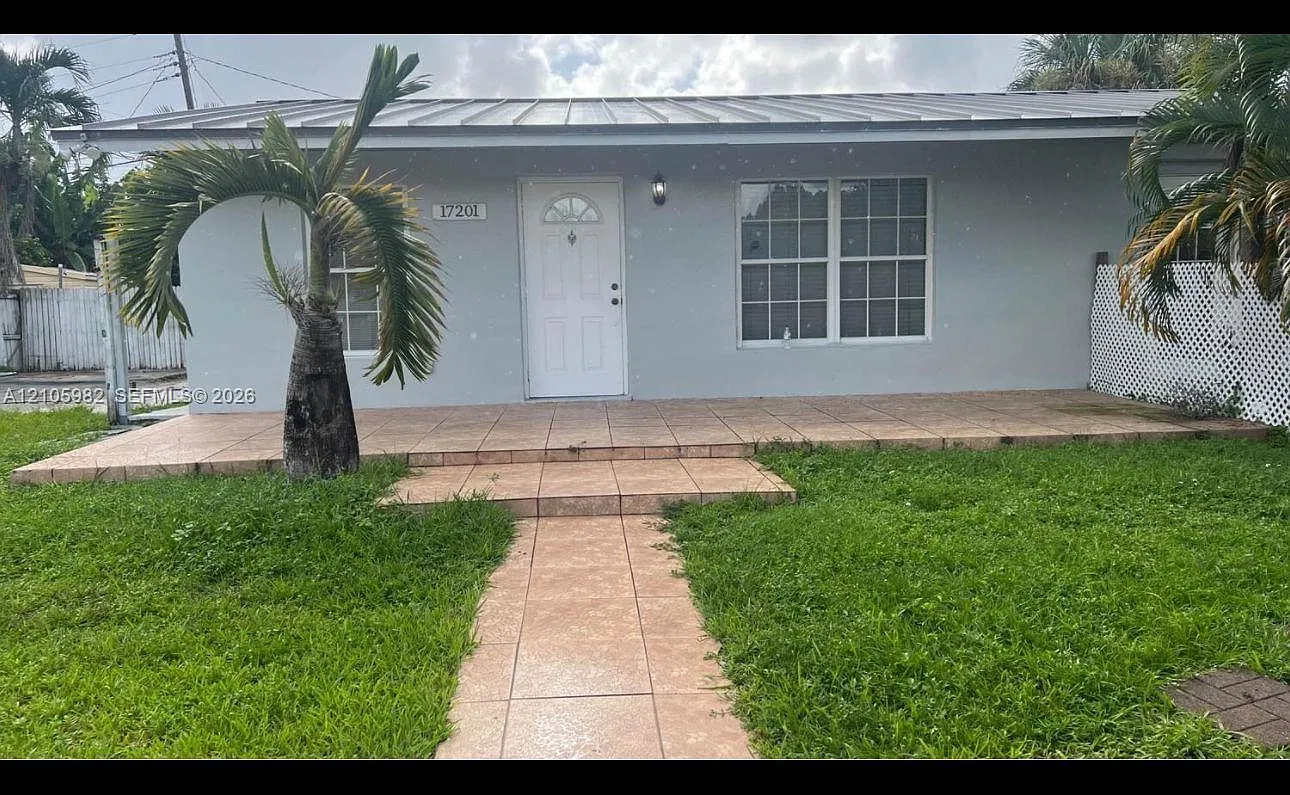 Carol City Red Road Manor — Photo 1