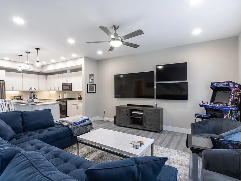 3349 SW 50th Dr — Photo 7