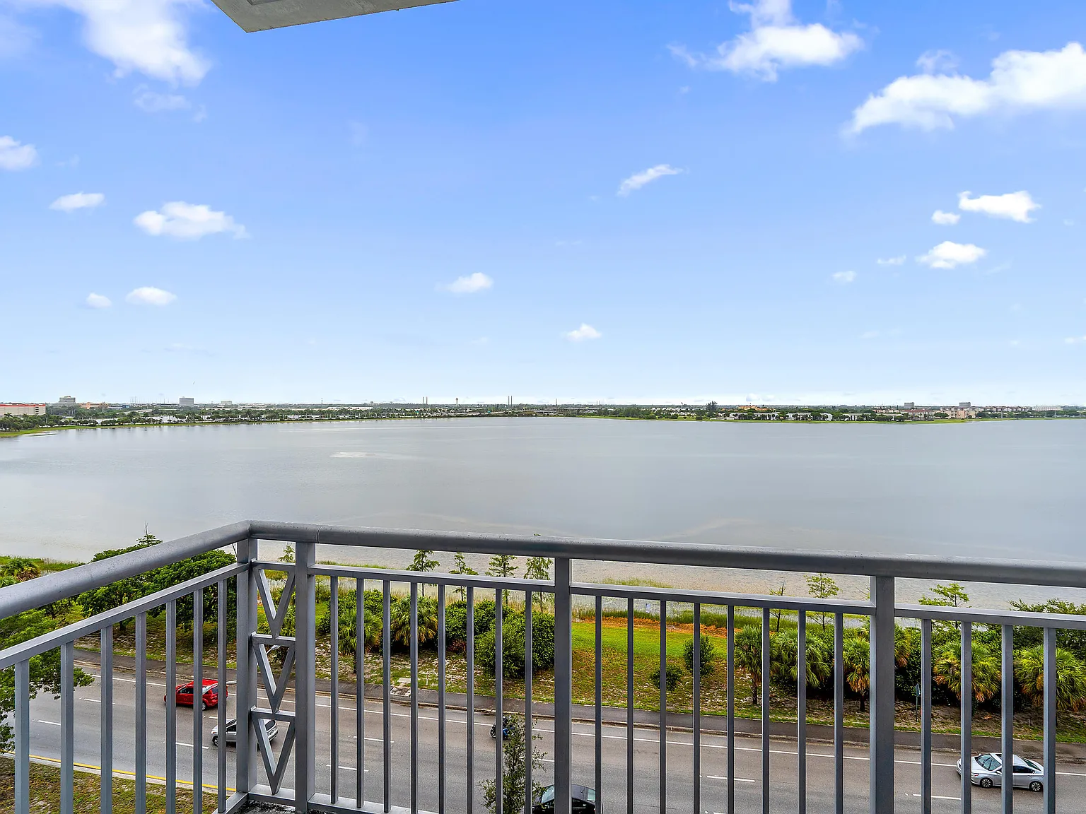 1 bed, 1.0 bath, 893 sqft, $2,500 — Photo 2