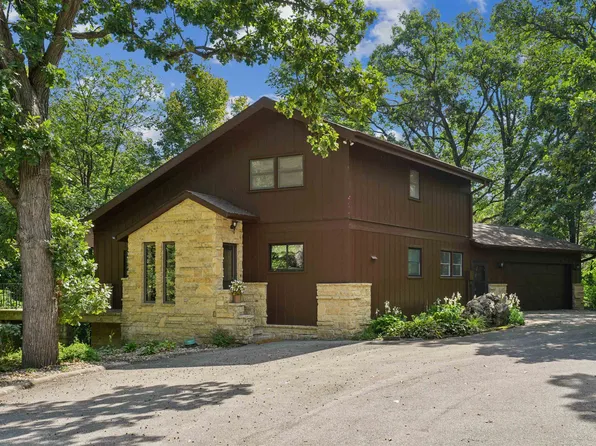 31409 Hickory St, Dyersville, IA 52040