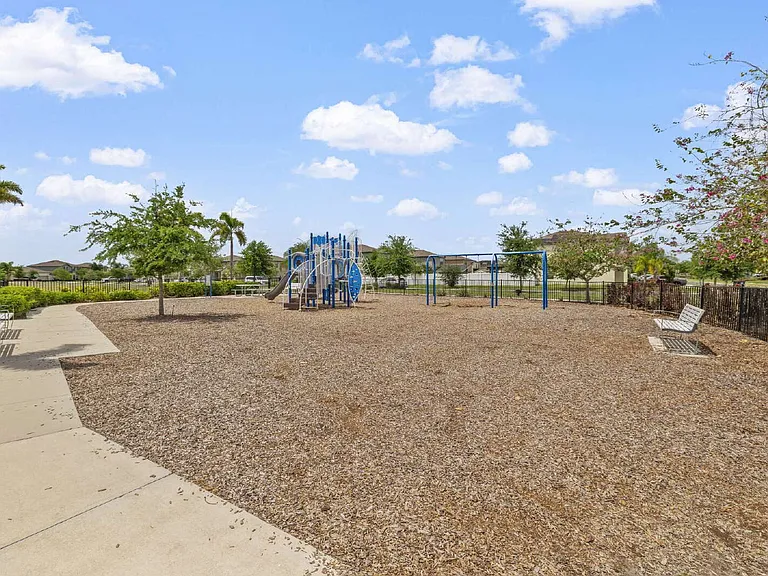 7407 Rosy Periwinkle Ct — Photo 31
