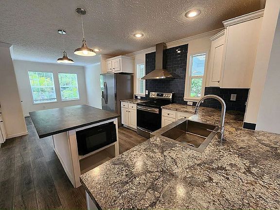 3rd image of 172 Eland Dr #172