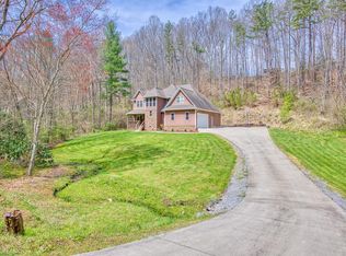 406 Redfield Dr, Clyde, NC 28721