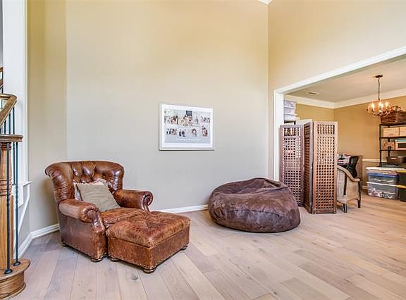3rd image of 4532 Longfellow Dr