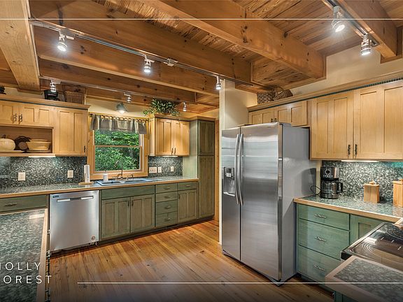 3rd image of 144 Ladyslipper Court