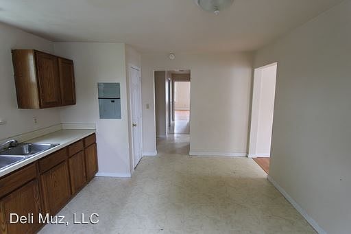 3rd image of 415 S Kentucky Ave
