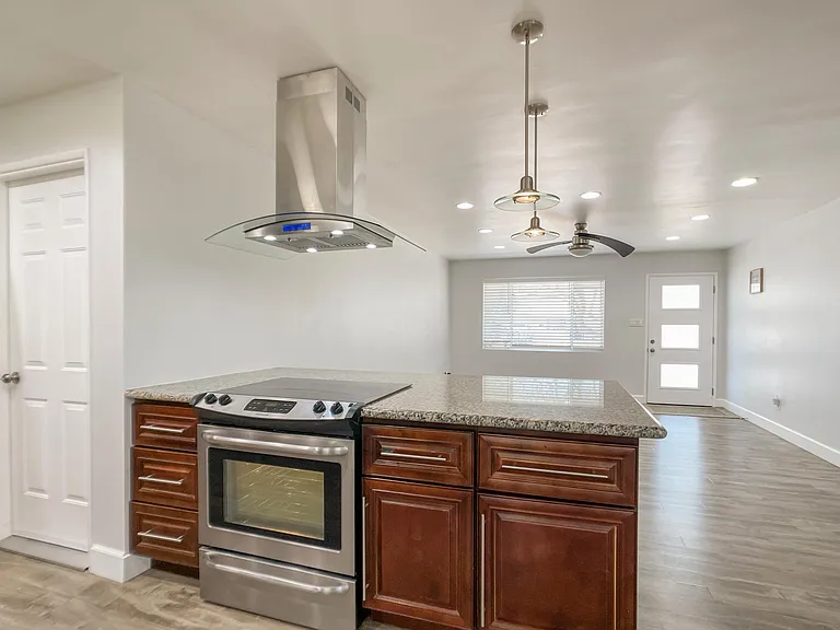 825 W Elna Rae St — Photo 11