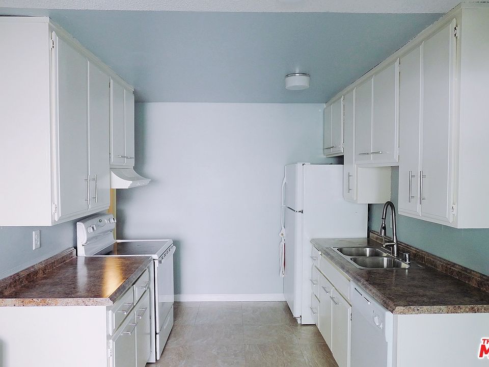 2nd image of 23635 Golden Springs Dr #B-2