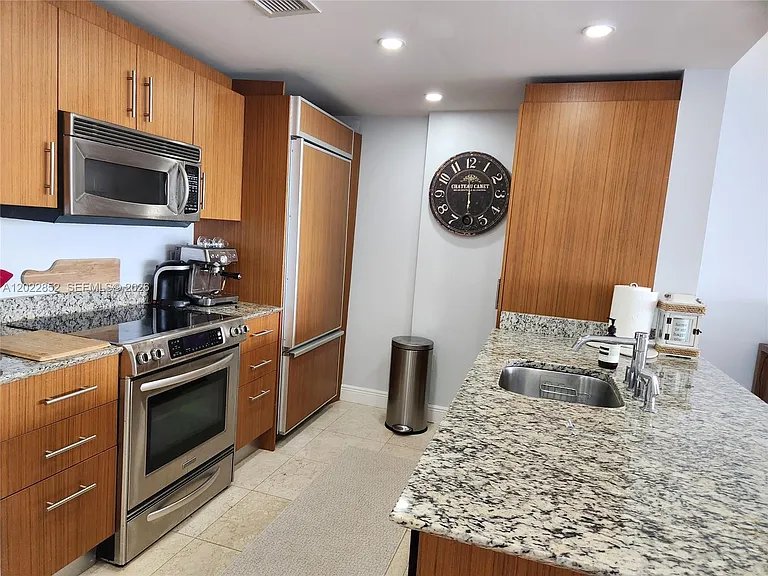 10275 Collins Ave #824 — Photo 6