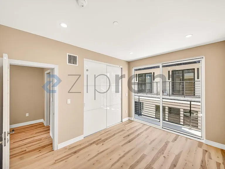 227 N Burlington Ave #1 — Photo 6