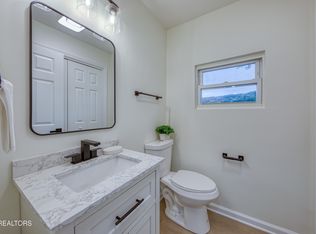 2904 Greenway Dr, Knoxville, TN 37918
