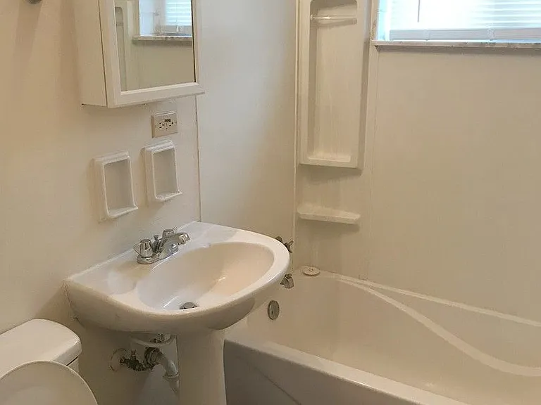 Maple Court — Photo 24