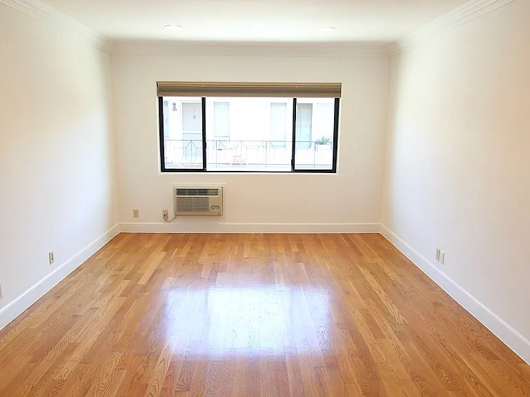 632 N Sweetzer Ave #8 — Photo 14