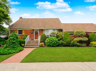 210 Lincoln Ave, Staten Island, NY 10306