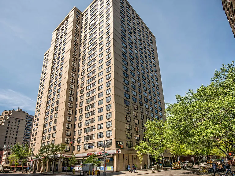 240 E 27th St #25A — Photo 3