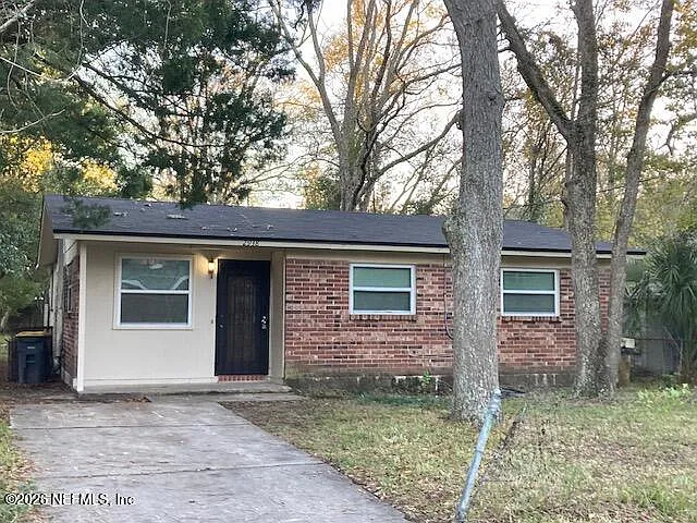 3 bed, 2.0 bath, 1100 sqft, $1,250 — Photo 1