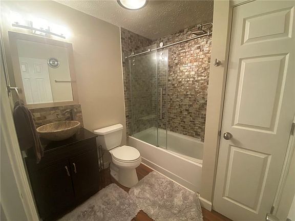 5th image of 3232 Eastbrooke Cir