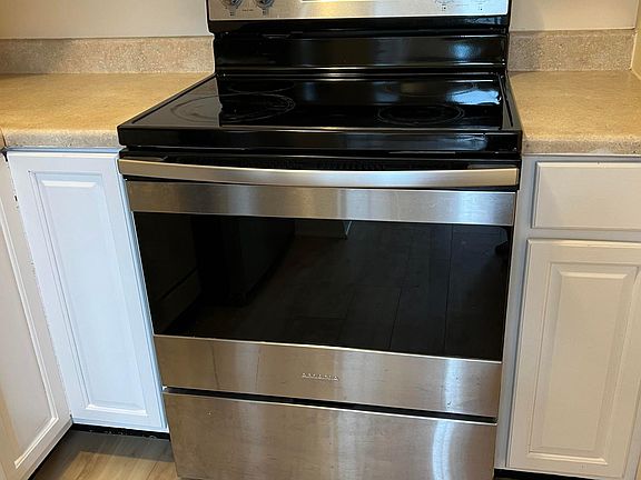 3rd image of 1317 Bradley Dr
