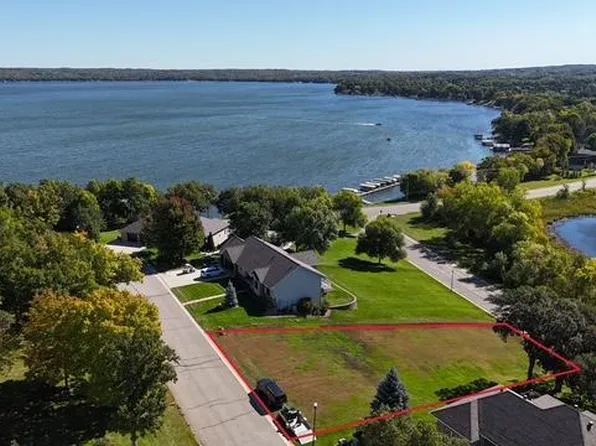 2125 Memory Ln, Detroit Lakes, MN 56501