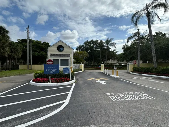 3469 NW 44th Street #104, Lauderdale Lakes, FL 33309